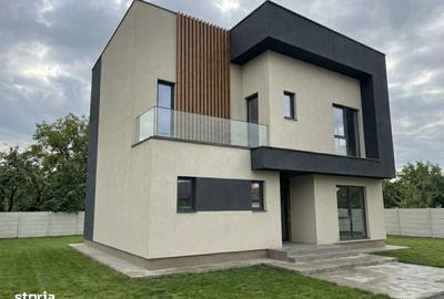 Casă cu 4 camere cu Teren 400 Mp în Central