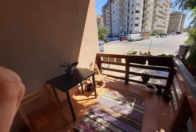 Apartament cu 3 camere semidecomandat în Central