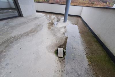 Apartament cu 3 camere semidecomandat în Florești