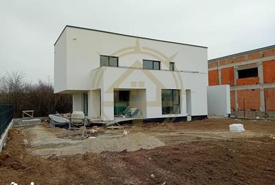 Casă cu 5 camere cu Teren 600 Mp în Balotești