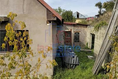 Casă cu 2 camere cu Teren 3841 Mp în Poiana (Schitu Duca)