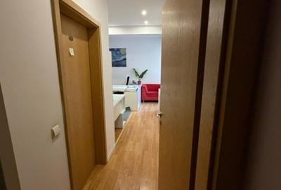 Apartament cu 3 camere semidecomandat în Dorobanți