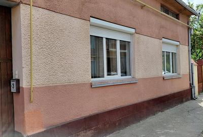 Casă cu 4 camere cu Teren 1045 Mp în Central