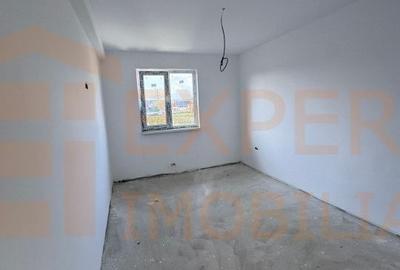 Casă cu 5 camere cu Teren 280 Mp în Valu lui Traian