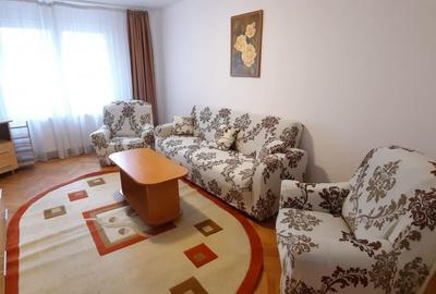 Apartament cu 3 camere decomandat în Pandurilor