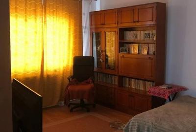 Casă cu 3 camere cu Teren 298 Mp în Central