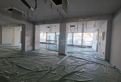Spațiu comercial, de 191 mp, în Central - 4