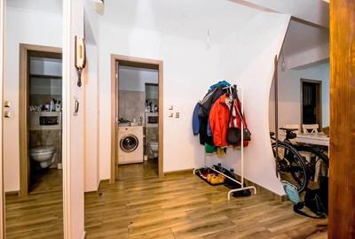 Apartament cu 3 camere decomandat în Girocului