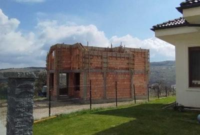 Casă cu 4 camere în Central - 2