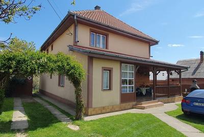 Casă cu 7 camere cu Teren 748 Mp în Borlești - 2