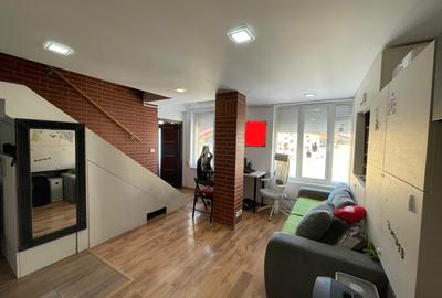 Apartament cu 3 camere semidecomandat, mobilat în Apărătorii Patriei