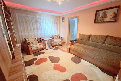Apartament cu 2 camere nedecomandat, mobilat în 9 Mai