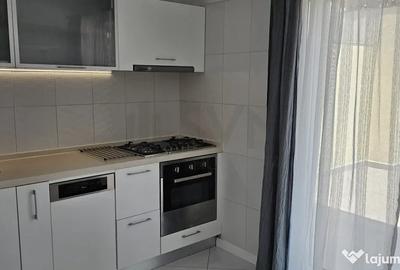 Apartament cu 3 camere decomandat în Victoriei