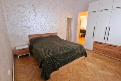 Apartament cu 3 camere semidecomandat în Muncii