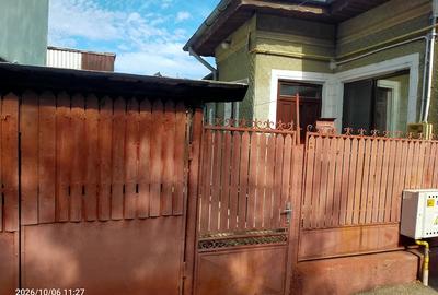 Casă cu 3 camere cu Teren 160 Mp în Central