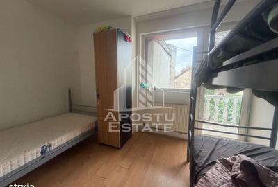 Casă cu 4 camere în Aradului