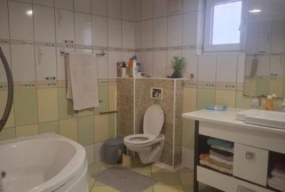 Casă cu 3 camere cu Teren 211 Mp în Central - 2