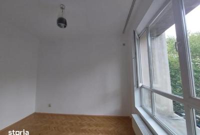 Apartament cu 3 camere în Romană