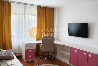 Apartament cu 3 camere decomandat în Nicolina