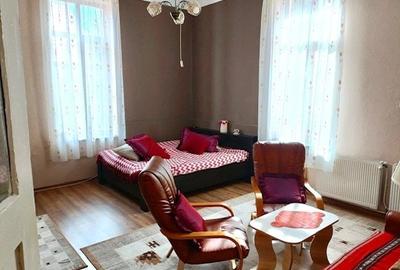 Casă cu 3 camere cu Canalizare în Ultracentral