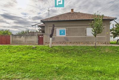 Casă individuală cu 3 camere cu Canalizare în Central - 1