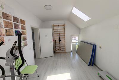Apartament cu 3 camere semidecomandat în Central - 3