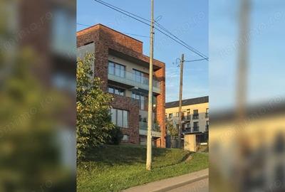 Apartament cu 3 camere semidecomandat în Borhanci - 1