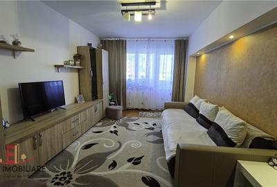 Apartament cu 3 camere decomandat în Tudor