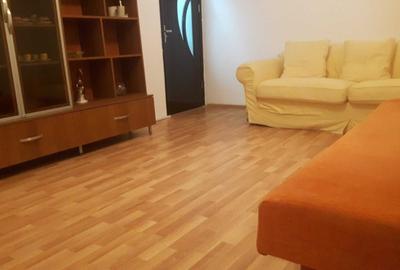 Apartament cu 2 camere decomandat în Rovine