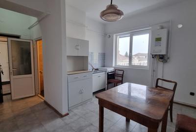 Garsonieră decomandată în Central - 1