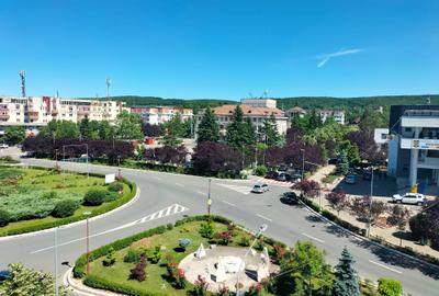 Apartament cu 3 camere decomandat în Central - 1