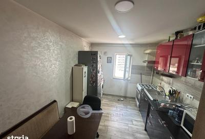 Apartament cu 4 camere decomandat în Nicolina