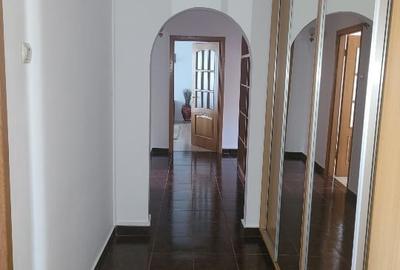Apartament cu 4 camere, mobilat în Nerva Traian