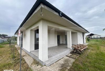 Casă cu 3 camere în Vânători