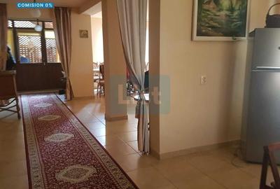 Casă cu 11 camere cu Canalizare în Dâmbovicioara