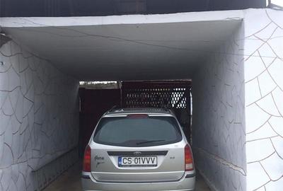 Casă cu 4 camere cu Teren 1700 Mp în Central