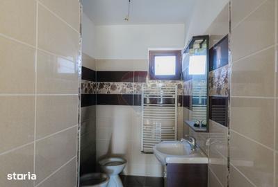 Casă cu 4 camere cu Teren 580 Mp în Central