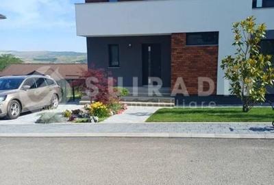 Casă cu 4 camere în Dezmir