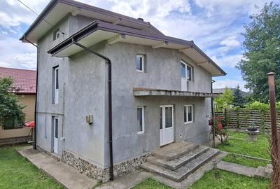Casă cu 4 camere cu Teren 400 Mp în Bucium
