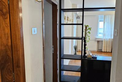 Apartament cu 3 camere semidecomandat, mobilat în Capitale - 13