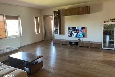 Apartament cu 3 camere semidecomandat în Dumbrăvița