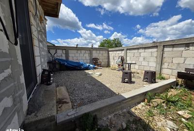 Casă cu 4 camere în Priseaca