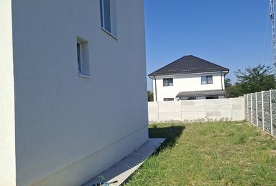 Casă cu 5 camere cu Teren 450 Mp în Malu Mare