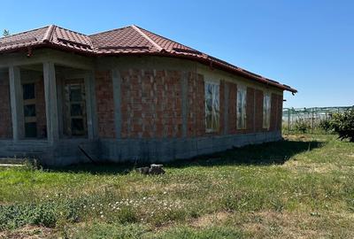 Casă cu 4 camere cu Teren 650 Mp în Vânători