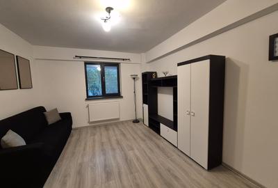 Garsonieră decomandată în Valea Adâncă