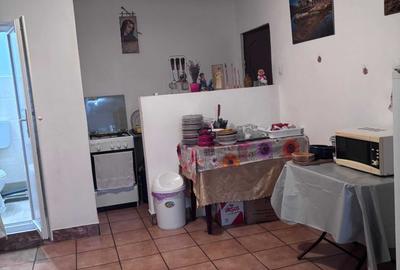 Casă cu 4 camere în Căpățânenii Ungureni