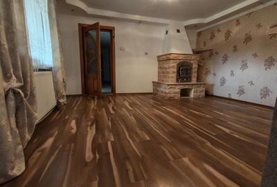 Casă cu 4 camere în Iaslovăț