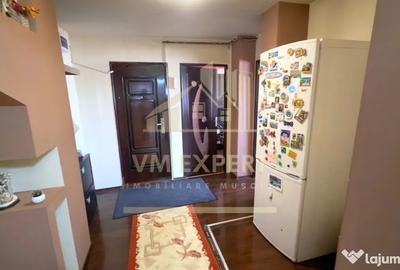 Apartament cu 3 camere decomandat în Sud