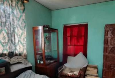 Casă cu 3 camere cu Teren 300 Mp în Central