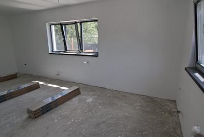 Casă cu 4 camere cu Teren 300 Mp în Holboca